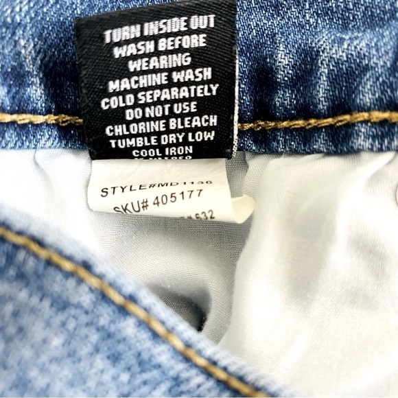 RSQ Relaxed Taper Light Vintage Destroyed Jeans Sizes 28“ x 30” & 29“ x 32“ - Picture 11 of 11